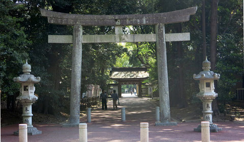 14041402砥鹿神社B鳥居.jpg