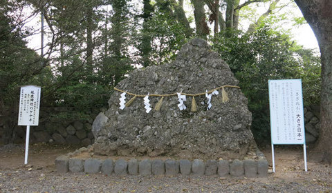 14041402砥鹿神社Gさざれ石.jpg