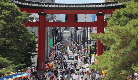 15061301八幡宮Cやって来た.jpg