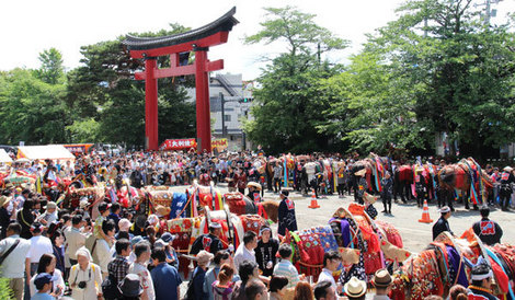 15061301八幡宮D広場ひとい.jpg